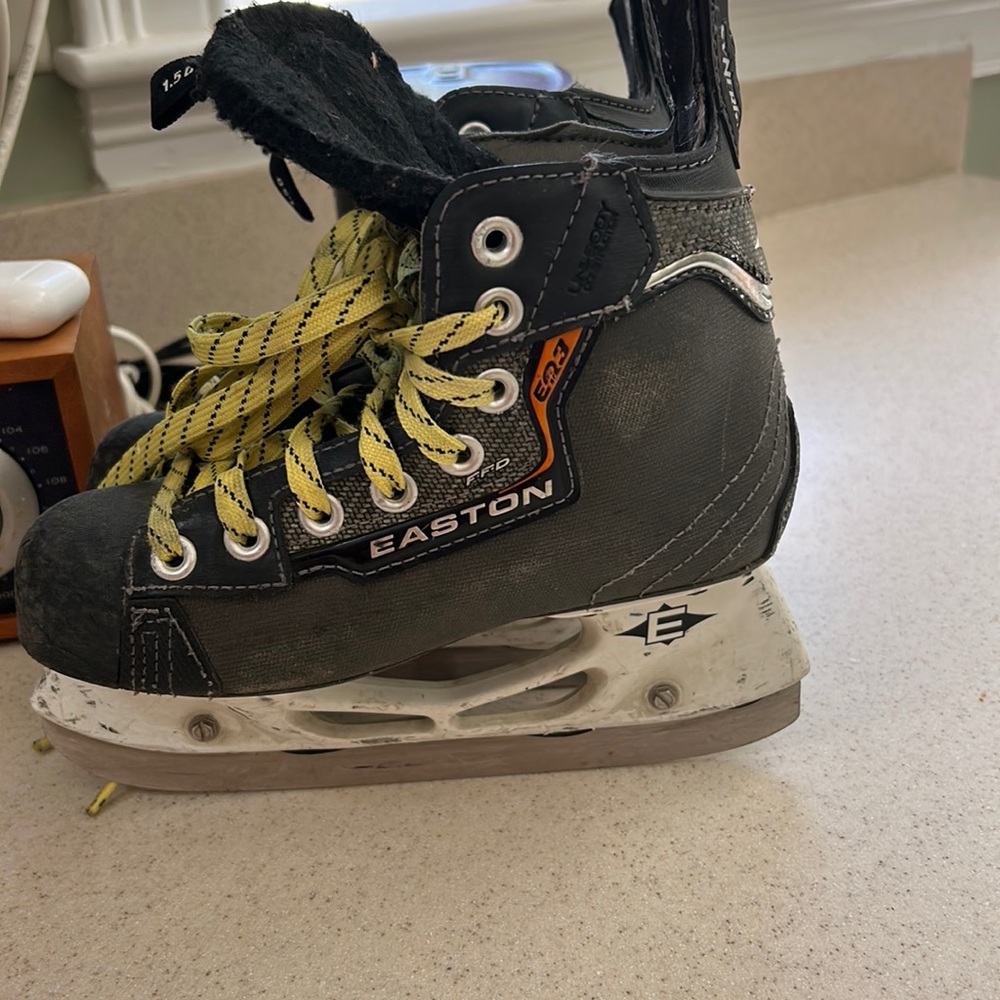 Easton EQ Synergy youth hockey skates.